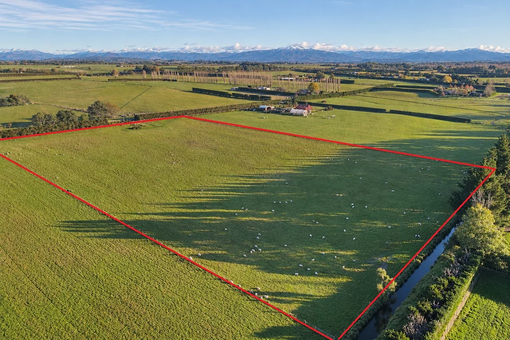 Fernside A scarce offering in a sought-after location