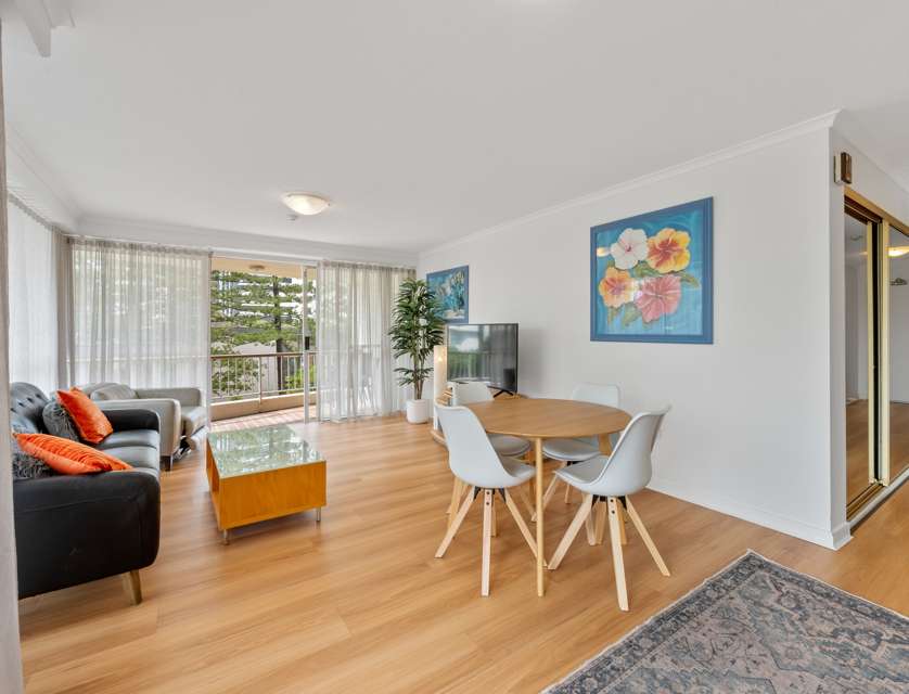 205/10 Vista Street, Surfers Paradise, QLD 4217, 2 Bedrooms, 2 Bathrooms, Apartment
