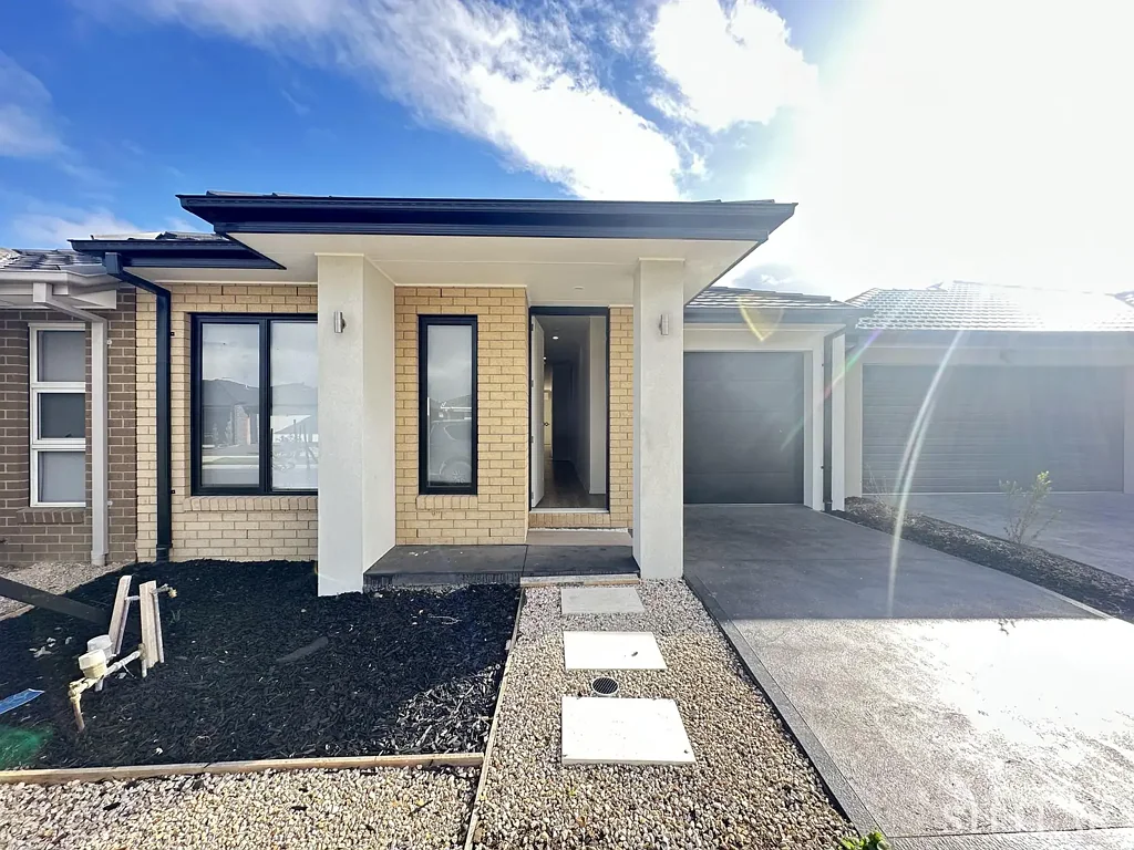 Low Maintenace Brand NEW Home !!