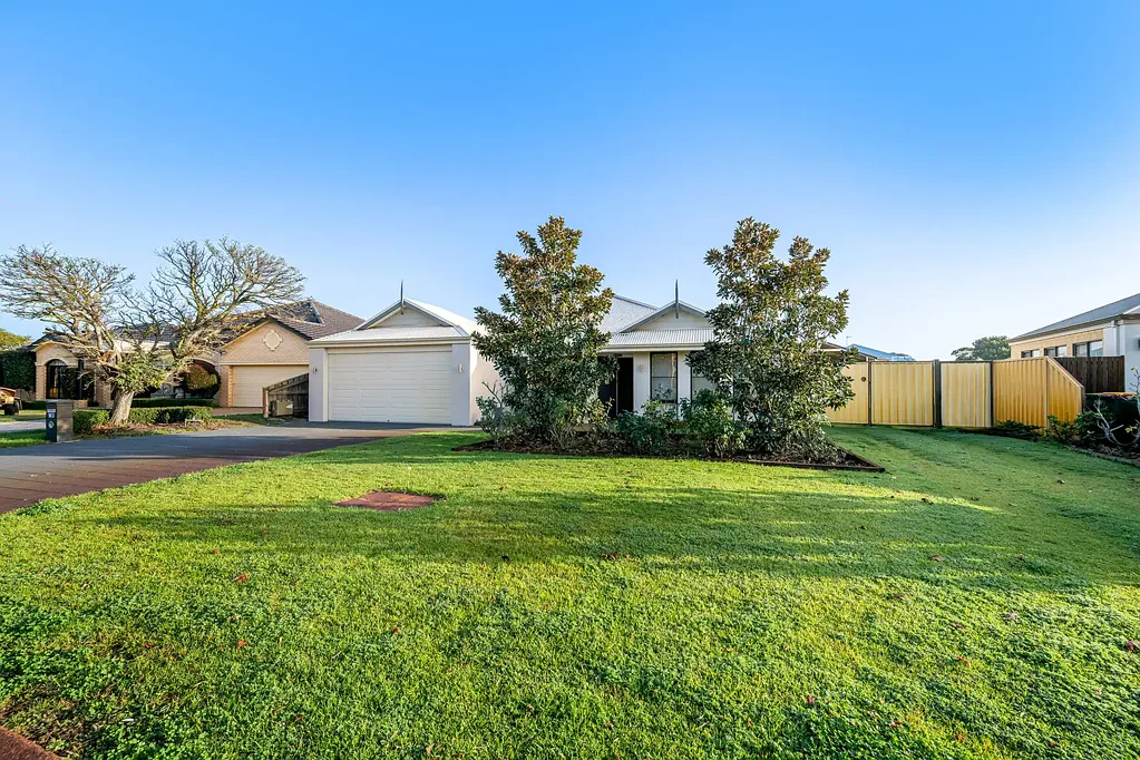 Australind 4房  Spacious Family Living with Room for Everything