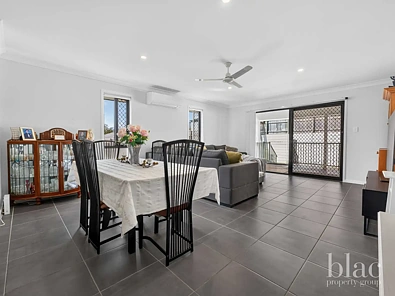 客厅 - 26 Sewells Circuit, Spring Mountain, QLD 4300