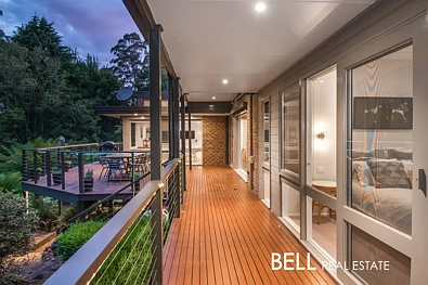 Mount Dandenong 4 Bedroom A Ridge Road retreat of light, space and garden glory