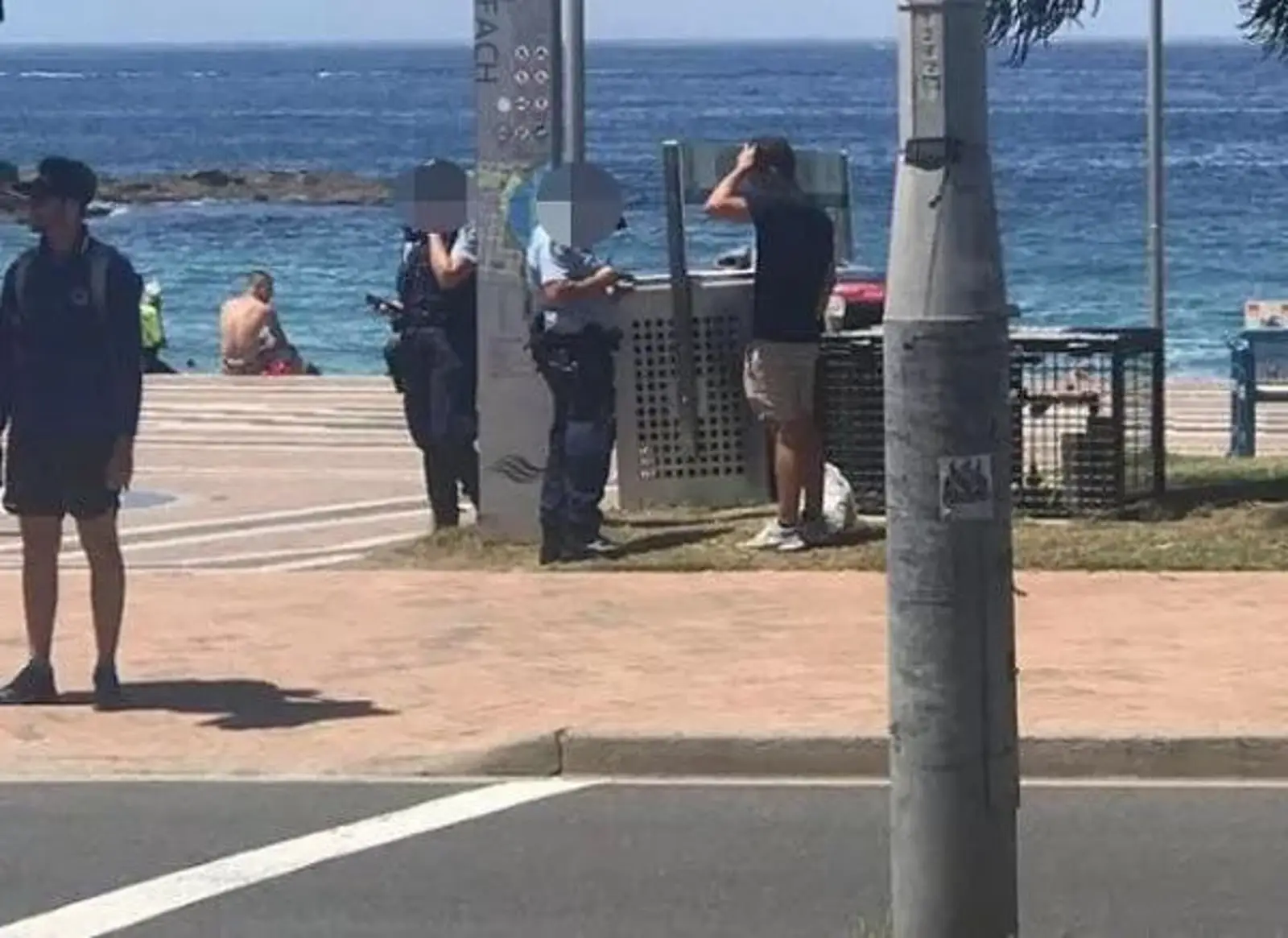 悉尼人注意！警方正严查横穿马路，被抓现行罚$75！路人狠批：就是想赚钱...