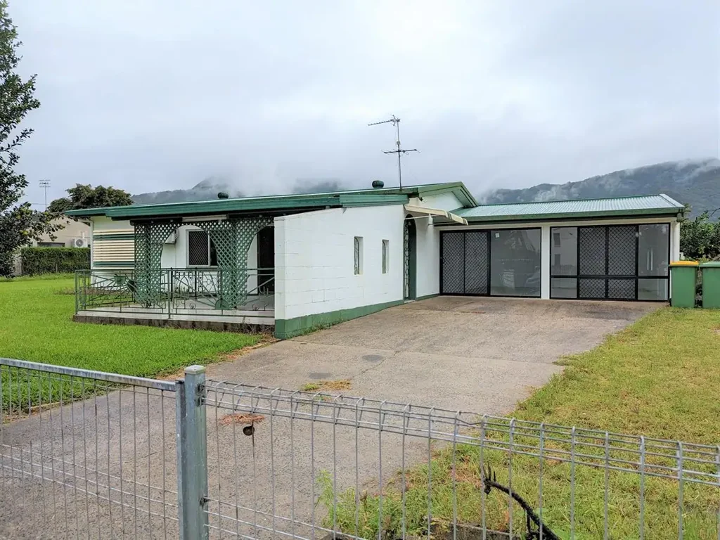 PLENTY OF ROOM 15 MINUTES FROM CBD