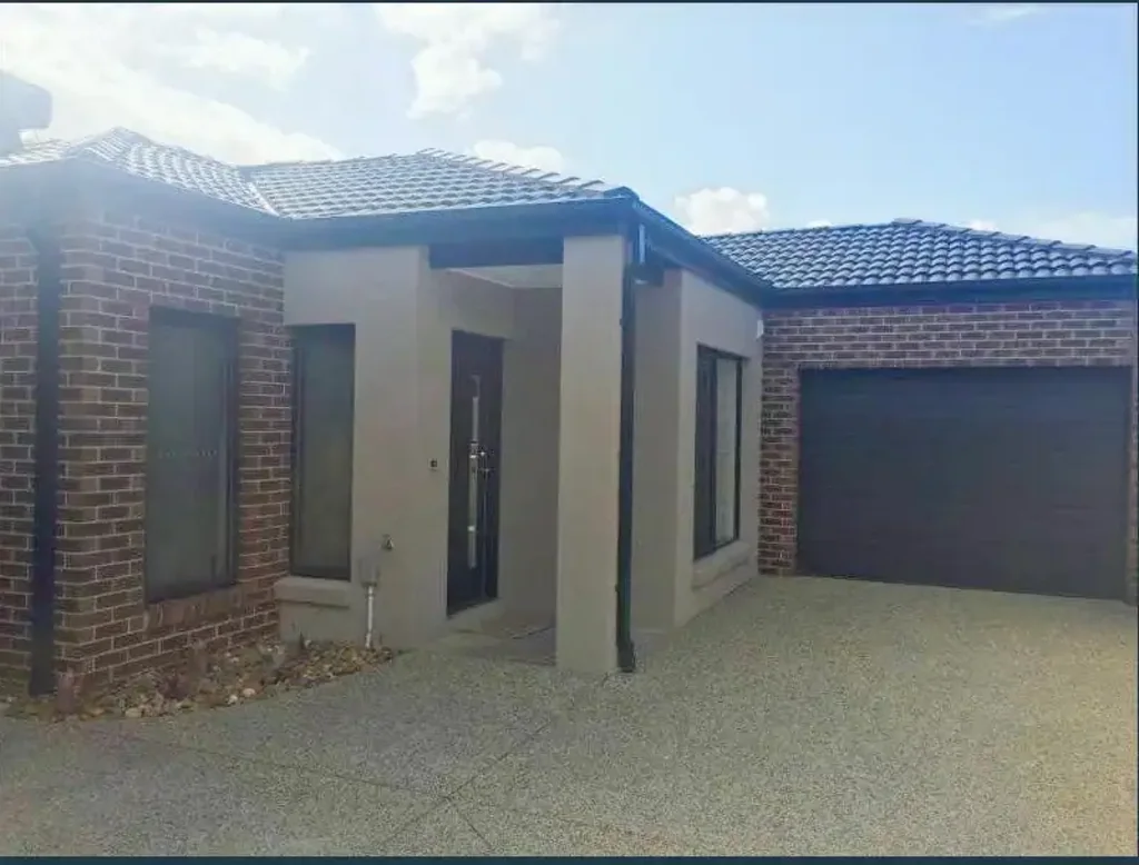 BEAUTIFUL PRIVATE & SPACIOUS TOWNHOUSE