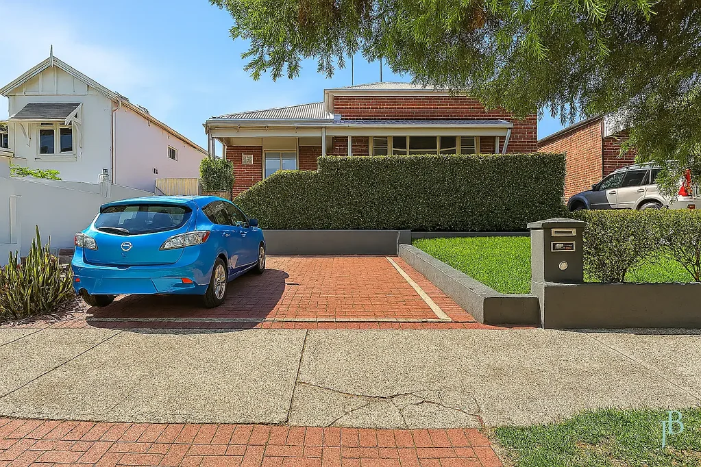 Burswood 3 Bedroom 1920's Gorgeous Character Home in Elevated Position