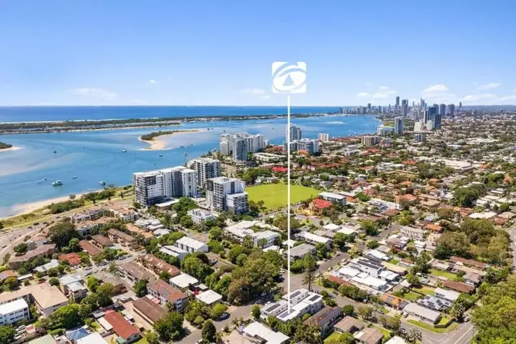 2/37 Parker Street, Labrador, QLD 4215