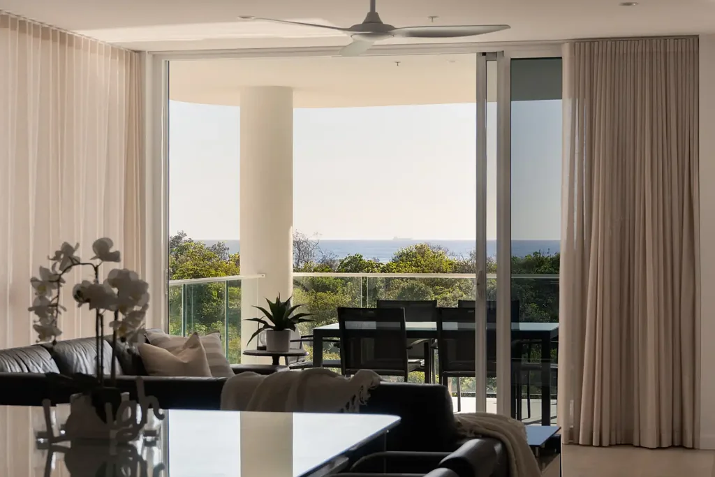Bokarina 4ห้องนอน Beachfront Sub-Penthouse at Oasis — House-Sized Living, Lock-and-Leave Freedom