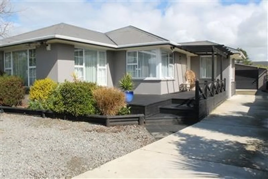 Three bedroom home located in Russley