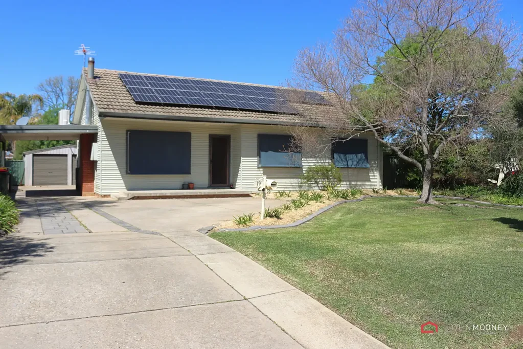 19 Cutler Avenue, Kooringal, NSW 2650
