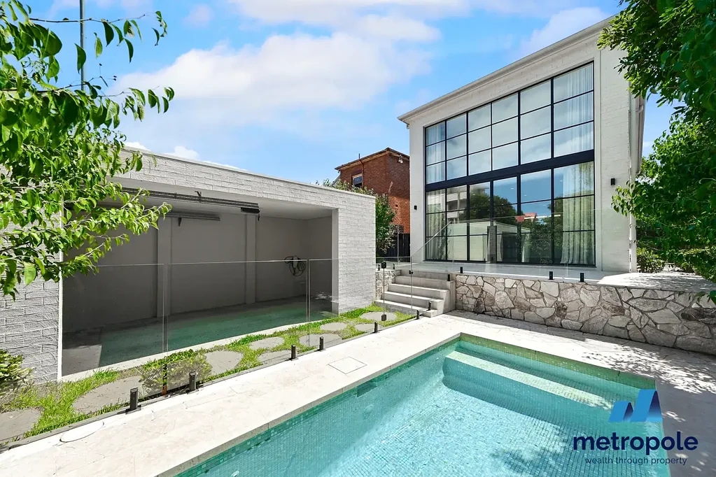 SOPHISTICATED HAMPTONS-INSPIRED LUXURY I PREMIER EASTERN SUBURBS ADDRESS