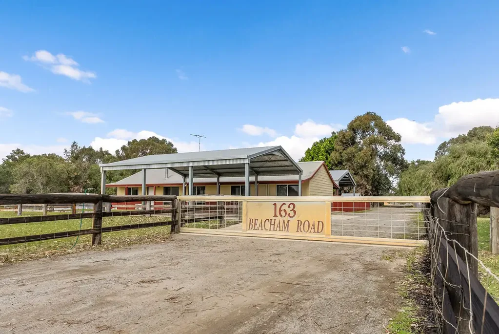 West Pinjarra 3ਬੈੱਡਰੂਮ Country Space, a Sheltered Pool and Room for the Whole Family