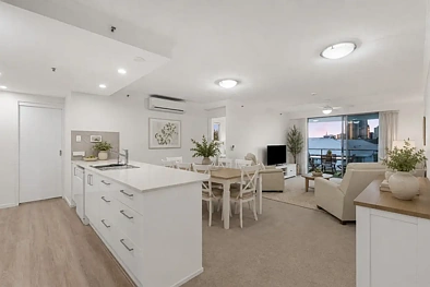 Surfers Paradise 3房  SUN-DRENCHED RESORT LIVING | 150M TO THE BEACH - 3 Bed | 2 Bath | 2 Balconies | Resort Amenities
