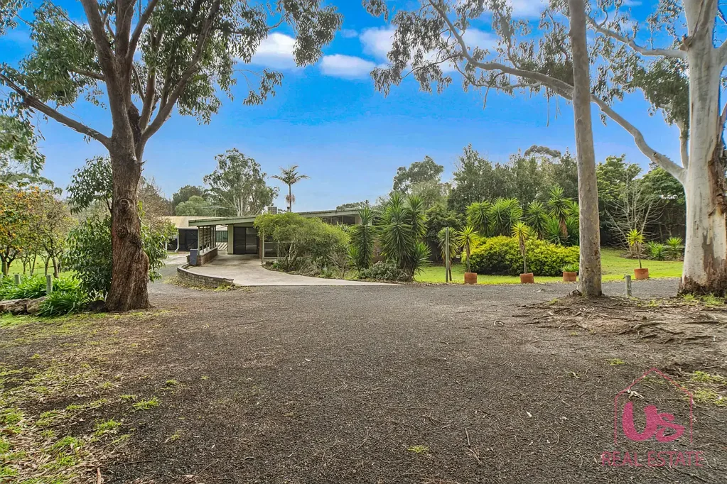 Cranbourne South 4Zimmer CALLING ALL TRADIES OR HORSE ENTHUSIAST