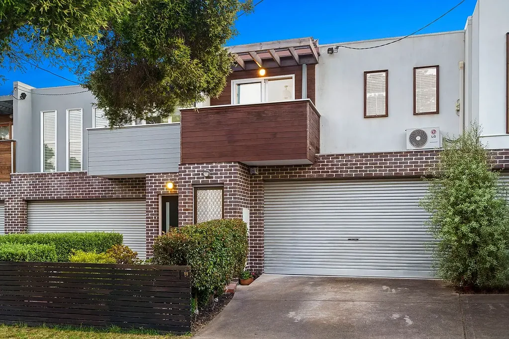 Live in the Heart of Mentone