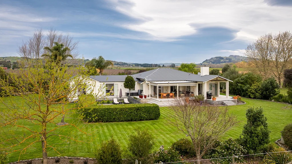 Haumoana  Tuki Tuki lifestyle with income