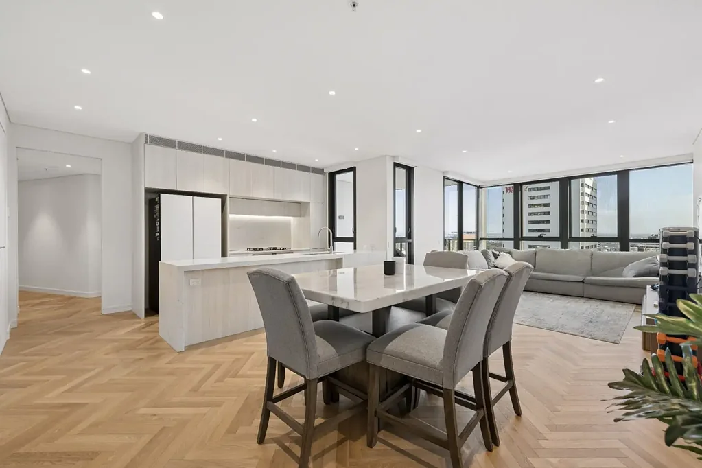 Bondi Junction 3कमरा Designer Apartment with Expansive Entertaining Spaces & Captivating Views