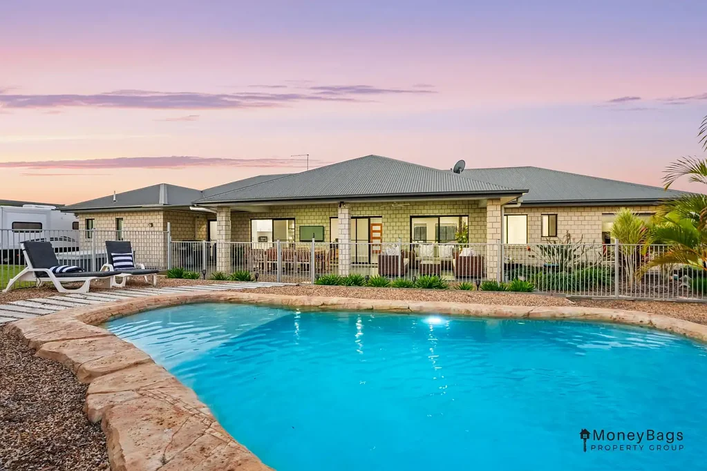 Tamborine 4房  Modern Family Acreage with Resort Style Pool, Premium Shed 
+ Endless Lifestyle Appeal in the Riemore Estate