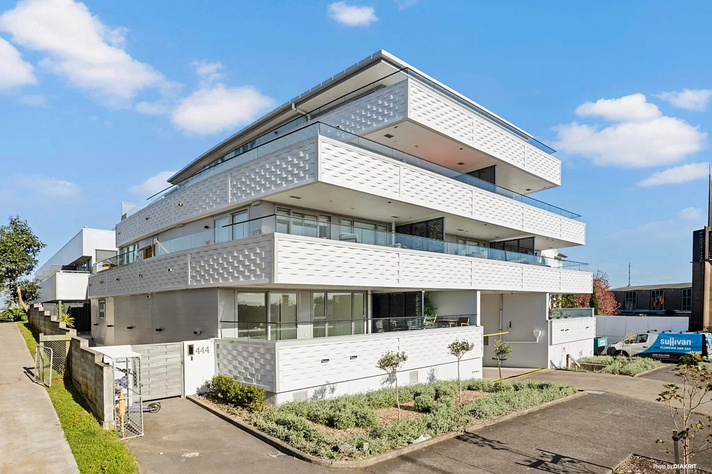 Grey Lynn 2Moenga 15 DAYS TO AUCTION - NEW CCC + VIEWS + MOTIVATION