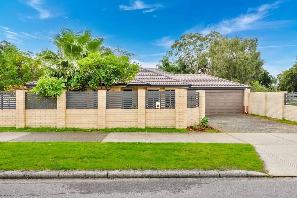 Maddington 4 Bedroom Spacious, Secure & Stylish – Versatile Family Living in a Connected Maddington Pocket