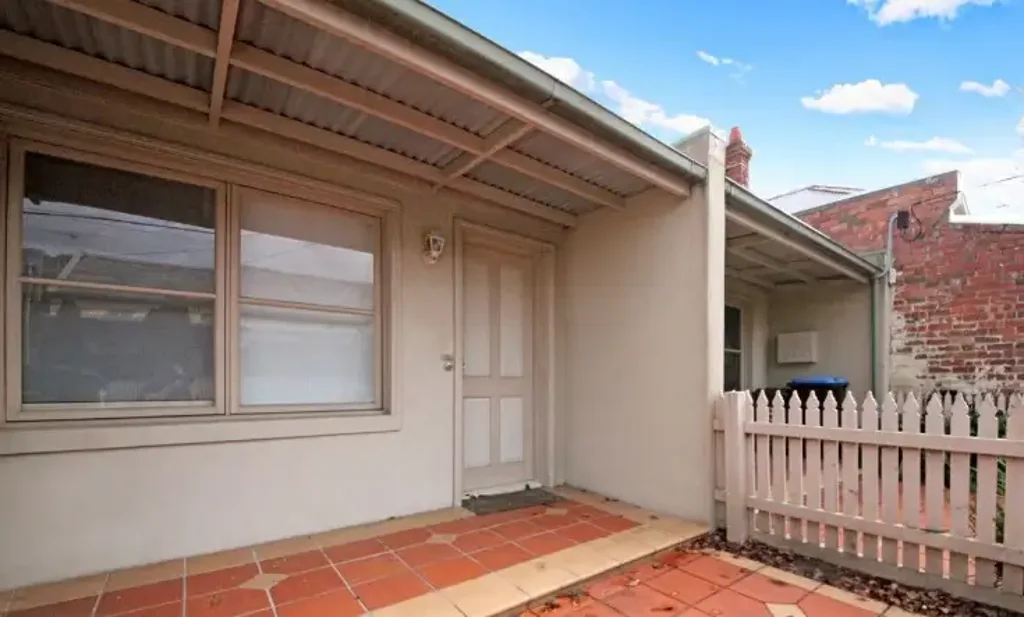 Prime Prahran Townhouse Offering Space, Comfort & Convenience