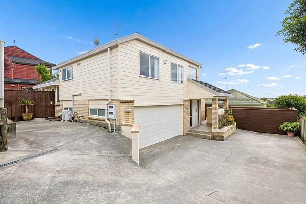 2/34 Wiltshire Place, Northpark, Manukau City