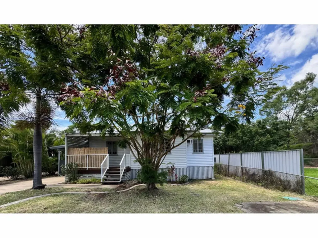 2/5 Dowling Street, Park Avenue, QLD 4701