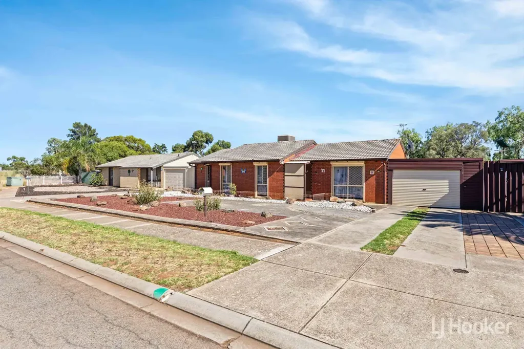 11 Adaluna Crescent, Smithfield, SA 5114
