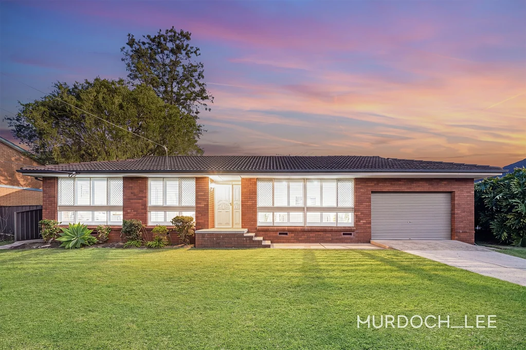 Baulkham Hills 3房 完美无瑕的单层住宅，位于高地势的 695.6 平方米地块上，拥有 25.25 米超宽临街面，易打理的庭院。步行数分钟可达学校、公园和 Metro 公交站 Immaculate Single-Level Home on a High-Side 695.6sqm Block with 25.25m Wide Frontage, Low Maintenance Yard. 5 Minutes Walk to School, Park, Metro Bus