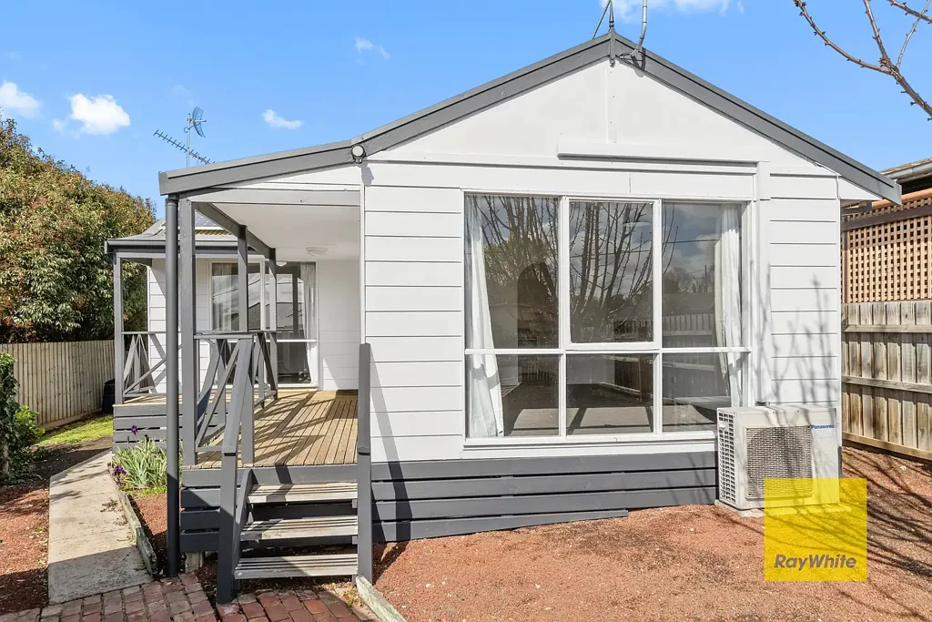 Belmont 2ਬੈੱਡਰੂਮ A Special Gem in Sought-After Belmont!