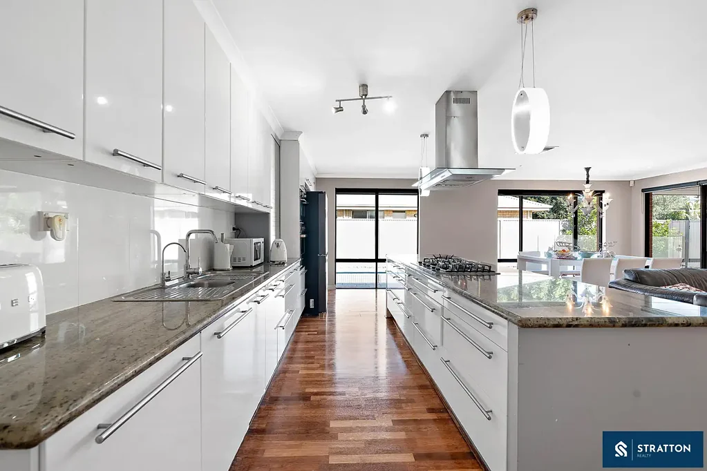 Southern River 5غرفة نوم Contemporary Family Living with Pool, Theatre & Multiple Living Zones
