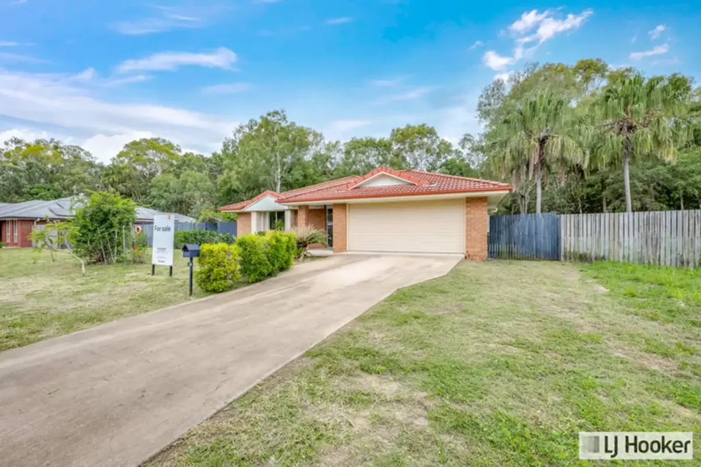 COASTAL COMFORT WITH ROOM TO RELAX – SPACIOUS FAMILY LIVING IN MOORE PARK BEACH