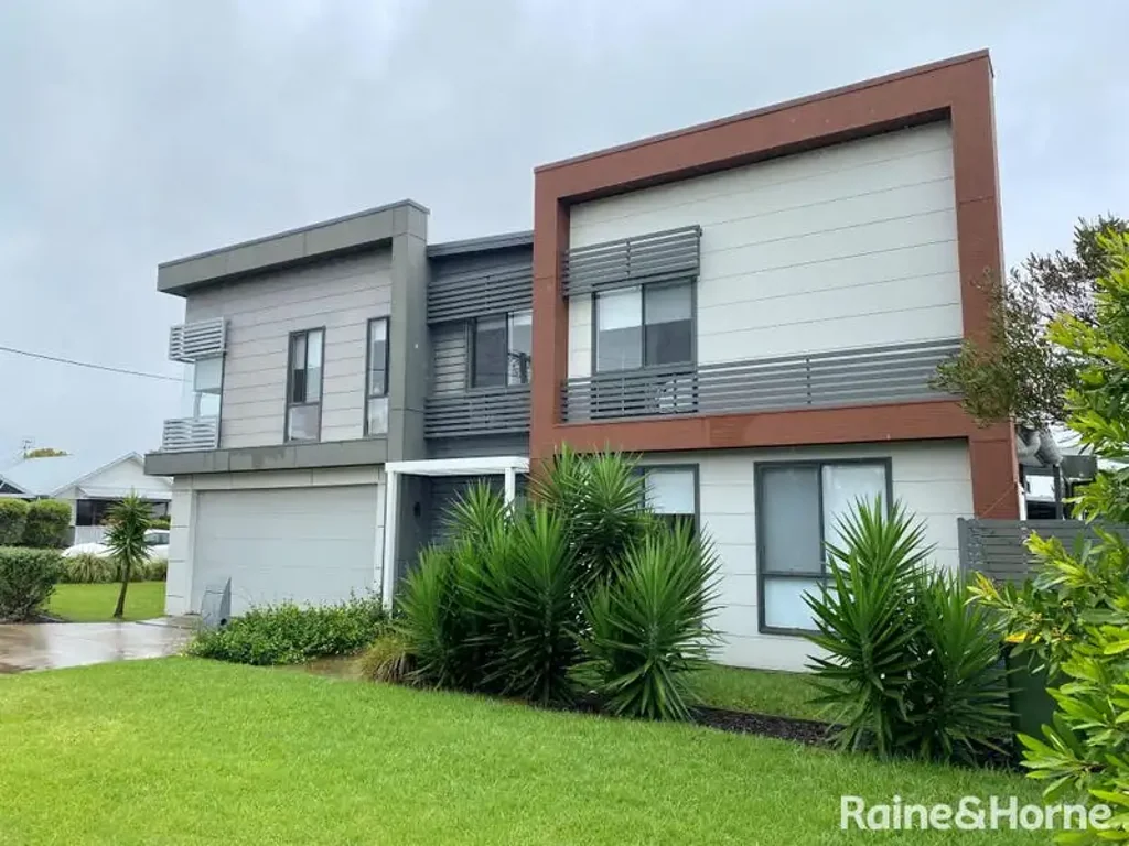 Stunning ultra-modern 3-bedroom residence