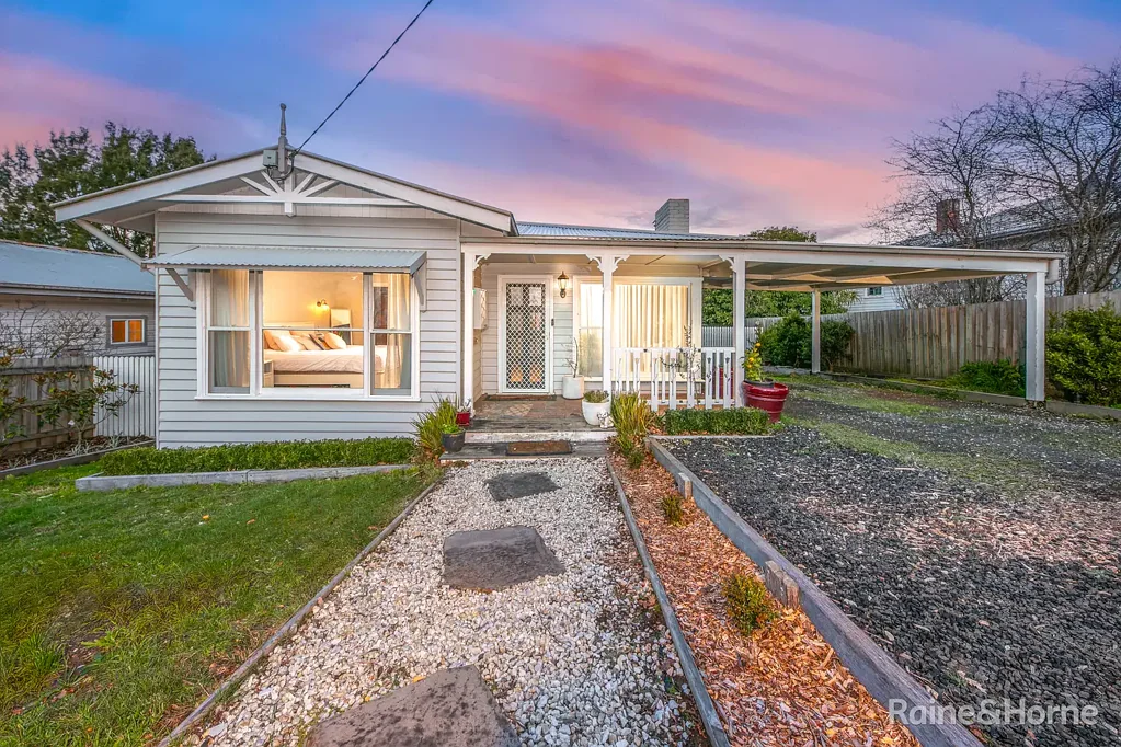 Gisborne 4ਬੈੱਡਰੂਮ Charming Renovated Weatherboard in the Heart of Gisborne
