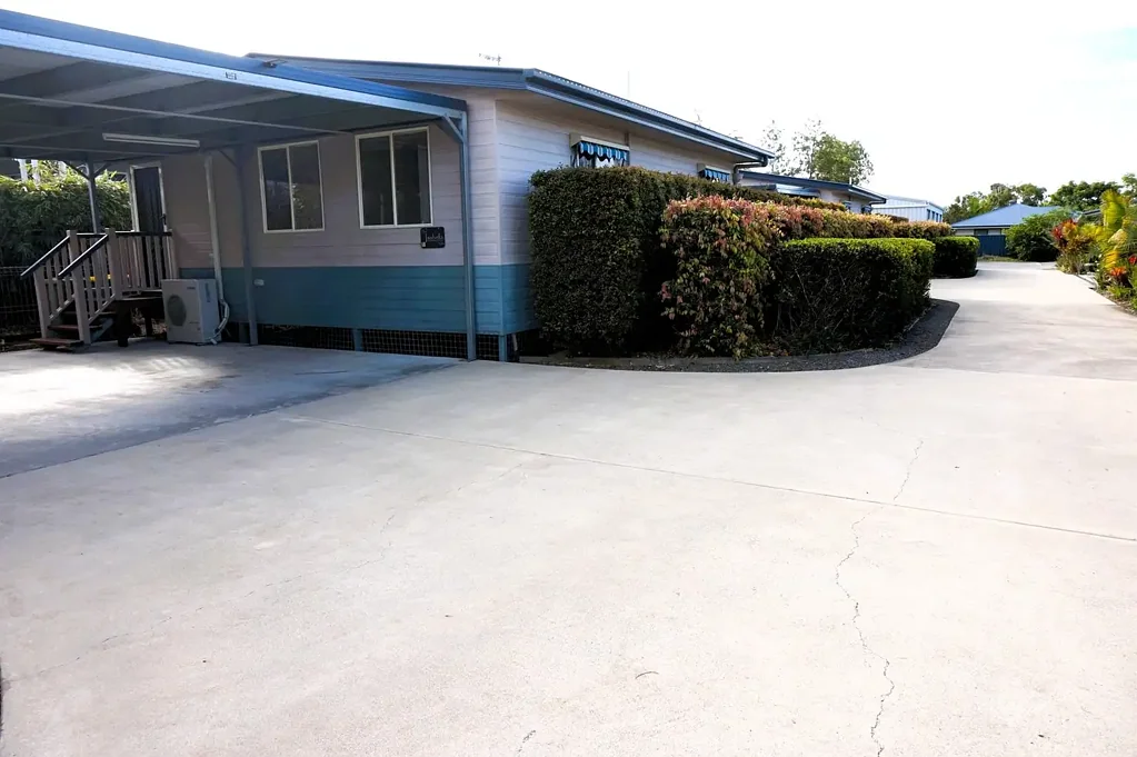 Unit in Quiet Complex with Pool