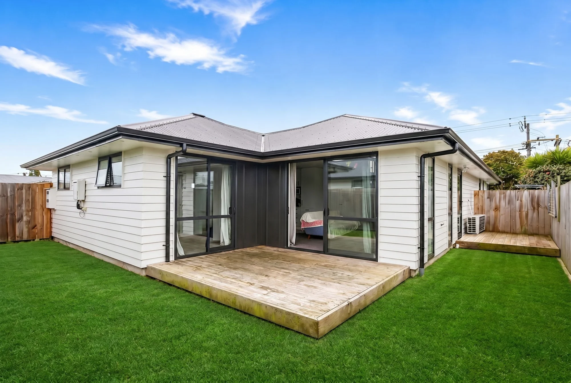 Fairview Downs 2房  New Price Alert! Freehold! Ready to Move in