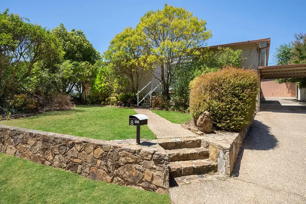 8 Broadbent Street, Scullin, ACT 2614