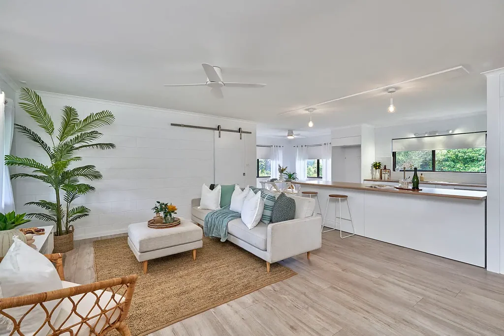 Yorkeys Knob 3房  Fully renovated home in Yorkeys Knob on 810m2 Offers over $699,000