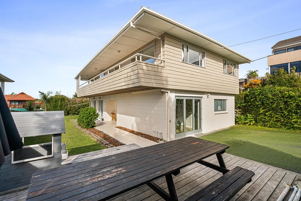 Massey 5房  Home & Income | Three Spaces | Huge Potential