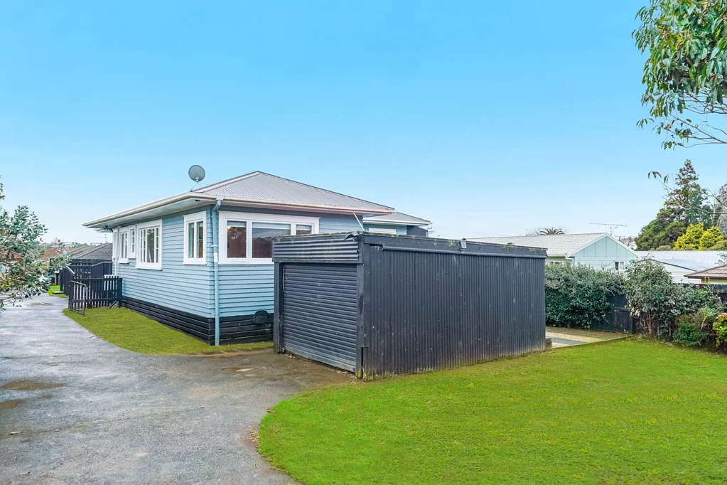 Pukekohe 4 Bedroom Spacious Family Living – 4 Bedrooms, 2 Bathroo...