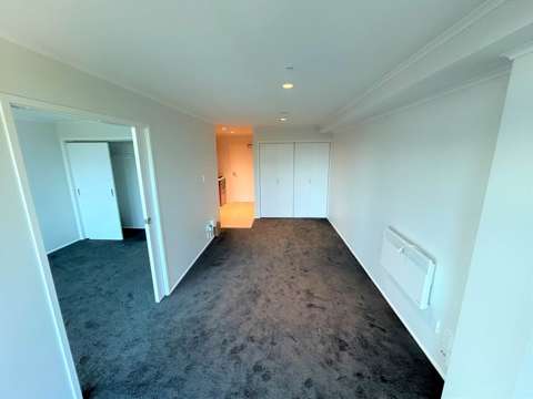 Stylishly Renovated Apartment with Exclusive A...