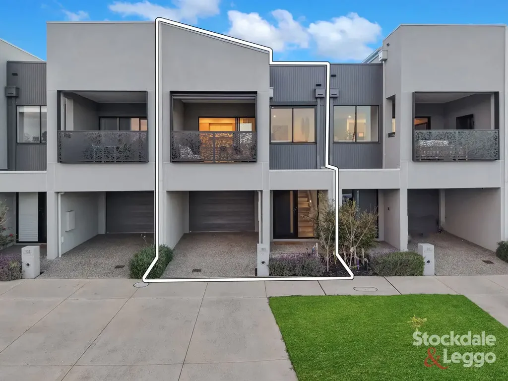 Cranbourne South 3कमरा Contemporary living in desirable Brompton!