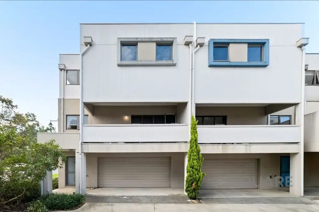 Modern Parkside Townhouse in Prime Location