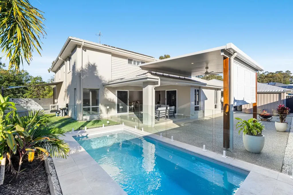 Wellington Point 5房 奢华家庭生活，功能一应俱全！ Luxury Family Living with Every Feature!