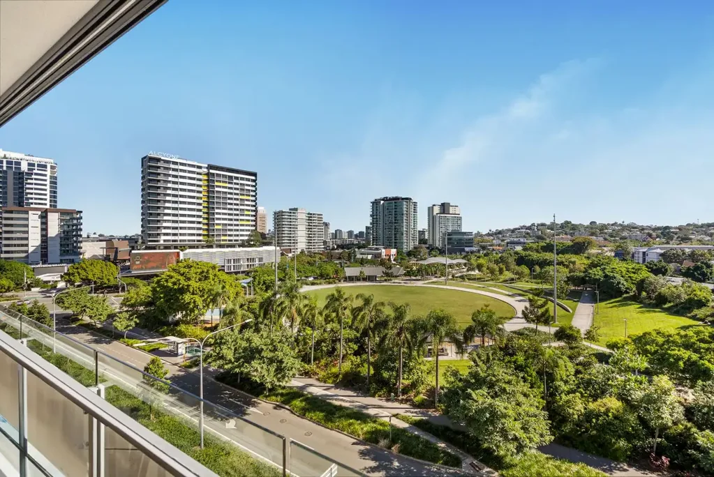 Hamilton 2 Bedroom Uninterrupted Park Views !