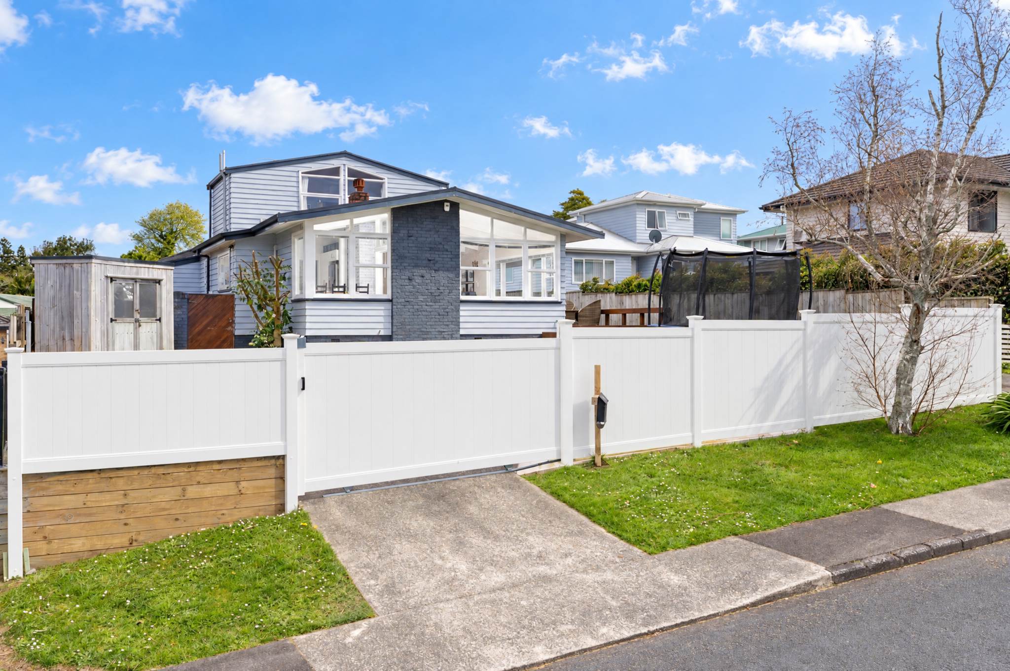 3 Crompton Road, Massey