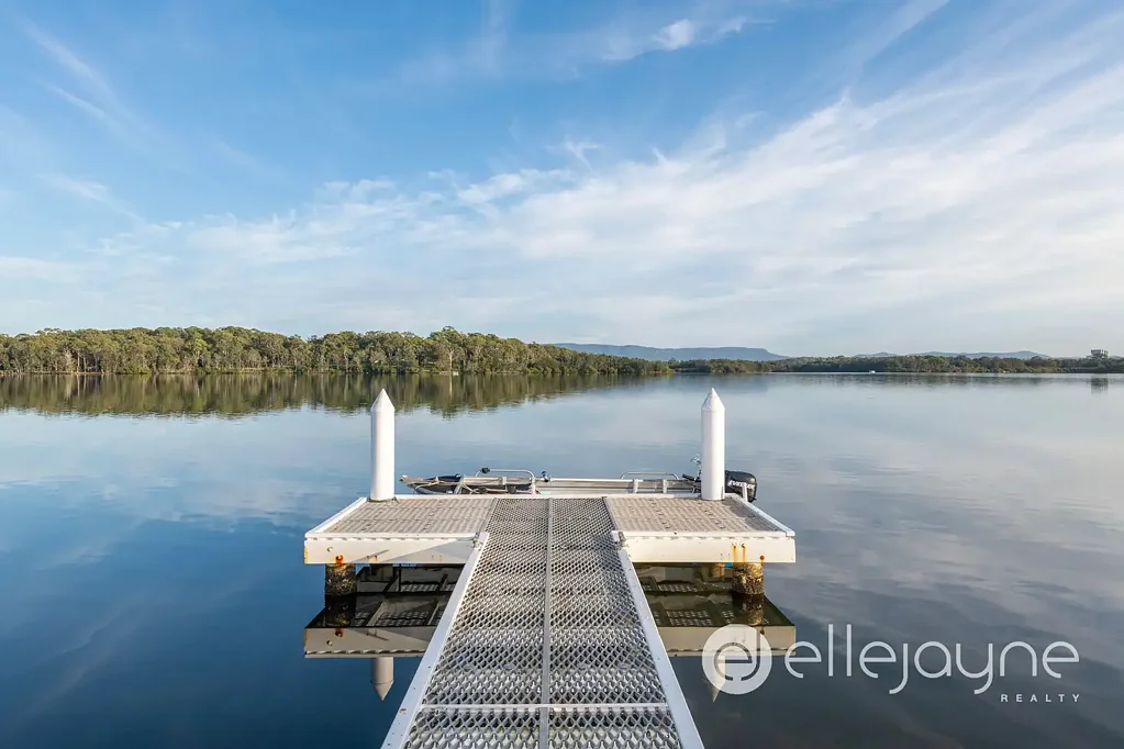 Bonnells Bay 6 Bedroom LUXURY HOME ON 1,372M2 ABSOLUTE WATERFRONT WITH JETTY AND STUNNING VIEWS – BONNELLS BAY