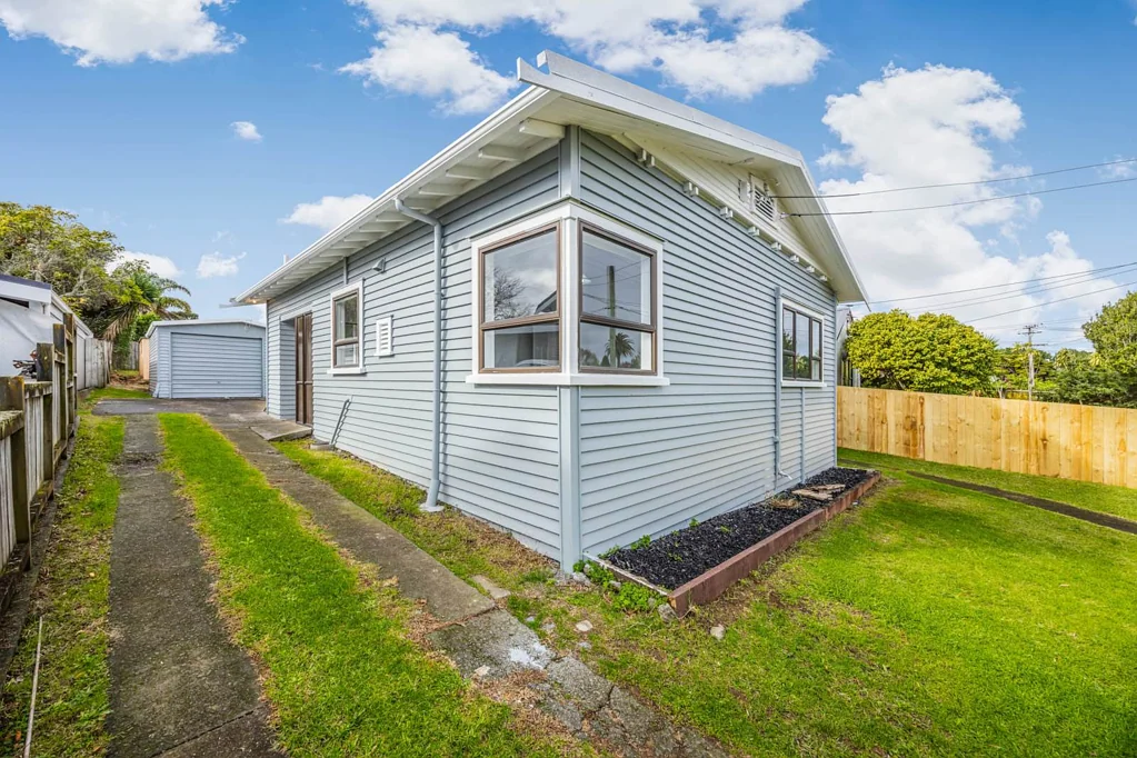 Walking Distance to Otahuhu Town Center