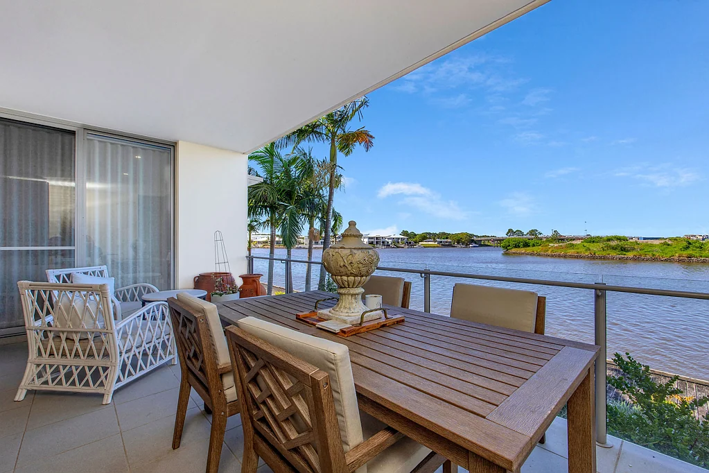 Hope Island 3 Bedroom Luxury Waterfront Living at Ilanah Aqua