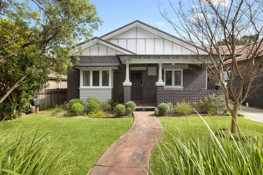 Ashbury 3ਬੈੱਡਰੂਮ Timeless Elegance in a Premier Ashbury Location